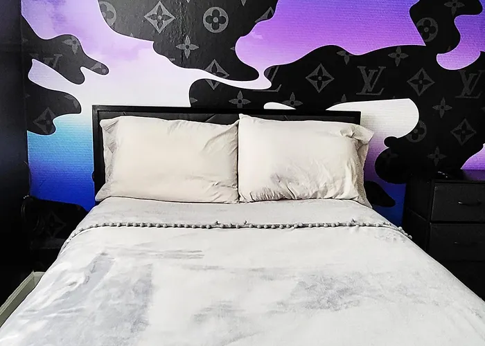 The Gawdy Den With Fast Wifi 2 Minutes From Downtown Houston!