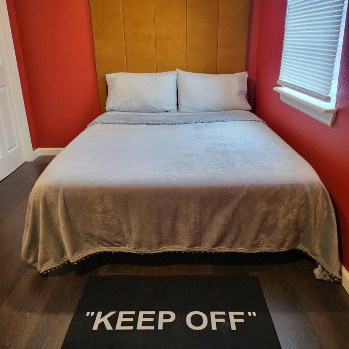 The Gawdy Den With Fast Wifi 2 Minutes From Downtown Houston!